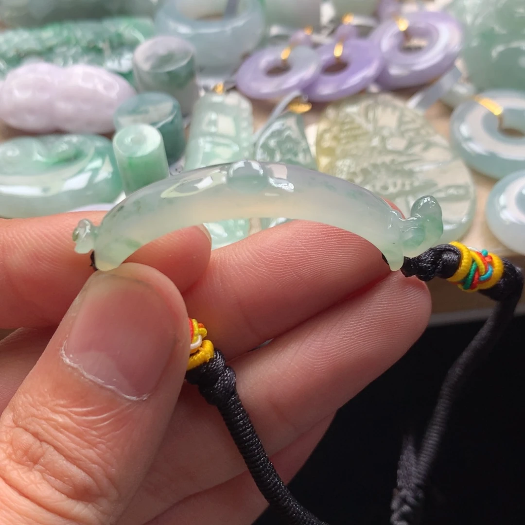 颈饰未镶嵌翡翠?***海吊坠