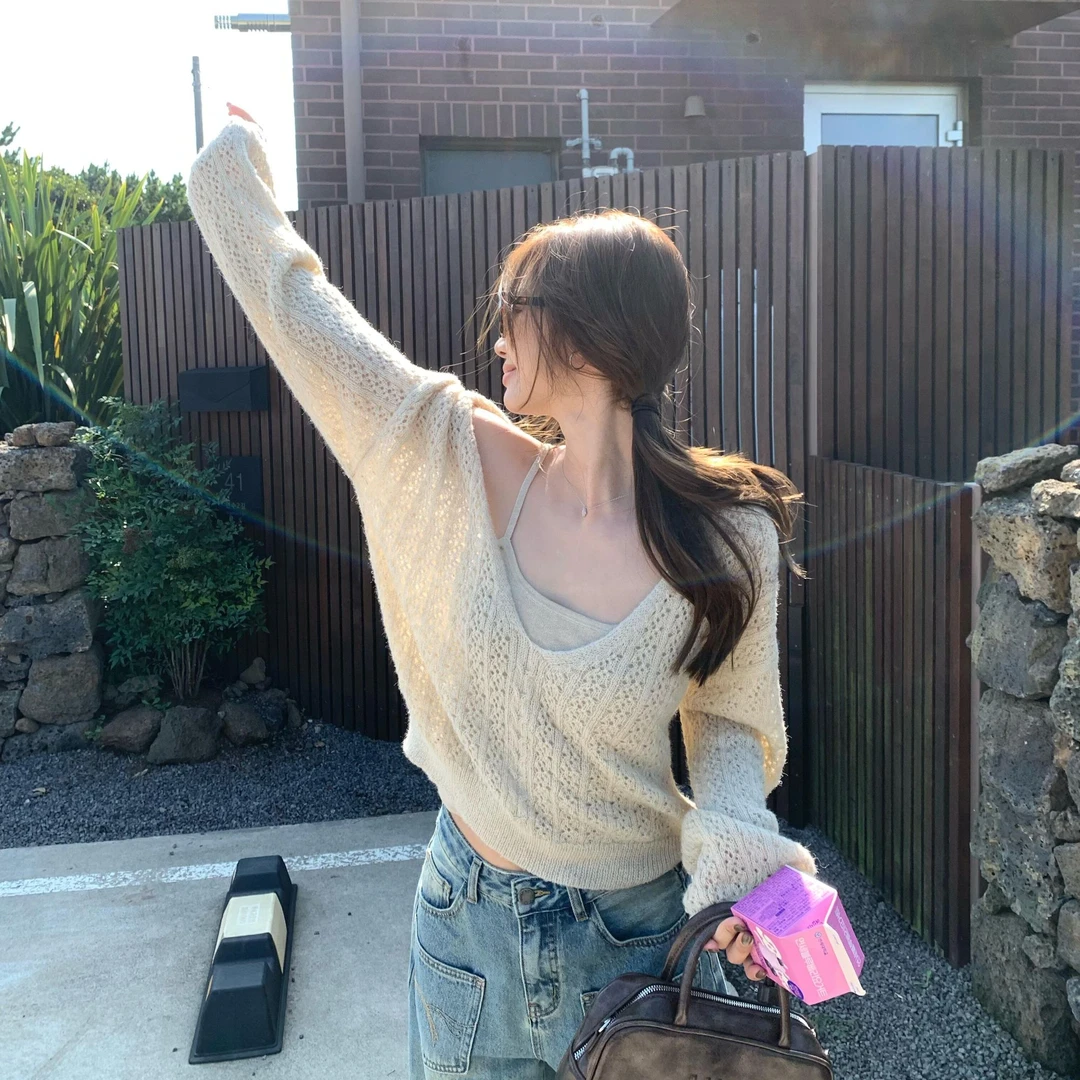 韩系慵懒风宽松显瘦V领针织衫女秋季镂空罩衫上衣+百搭吊带两件套