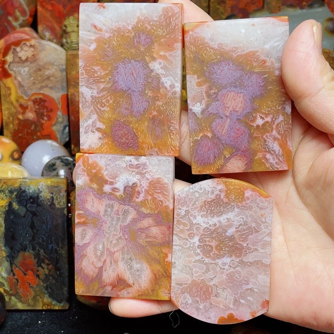 玛瑙/玉髓颈饰未镶嵌小*娃