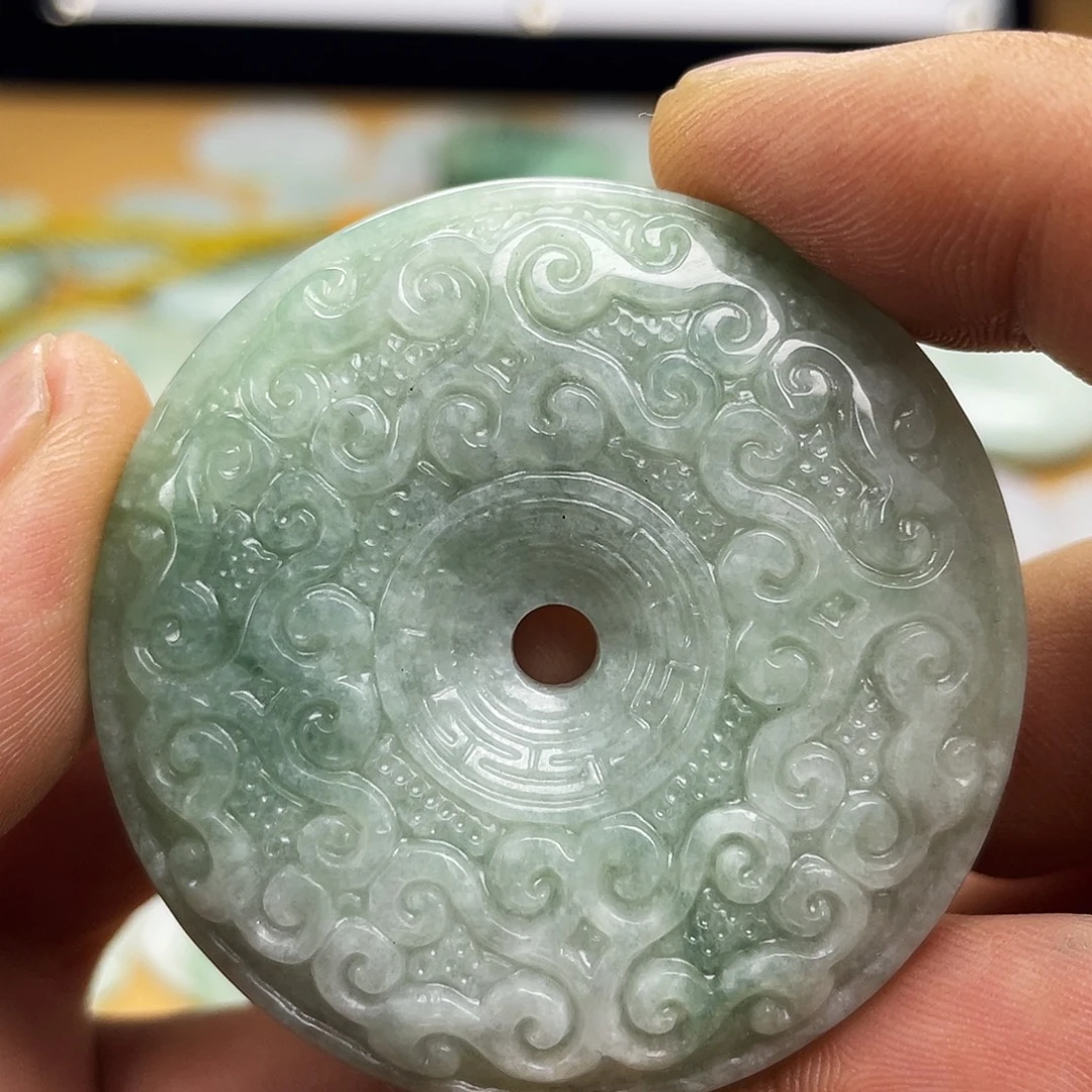 翡翠未镶嵌颈饰花纹