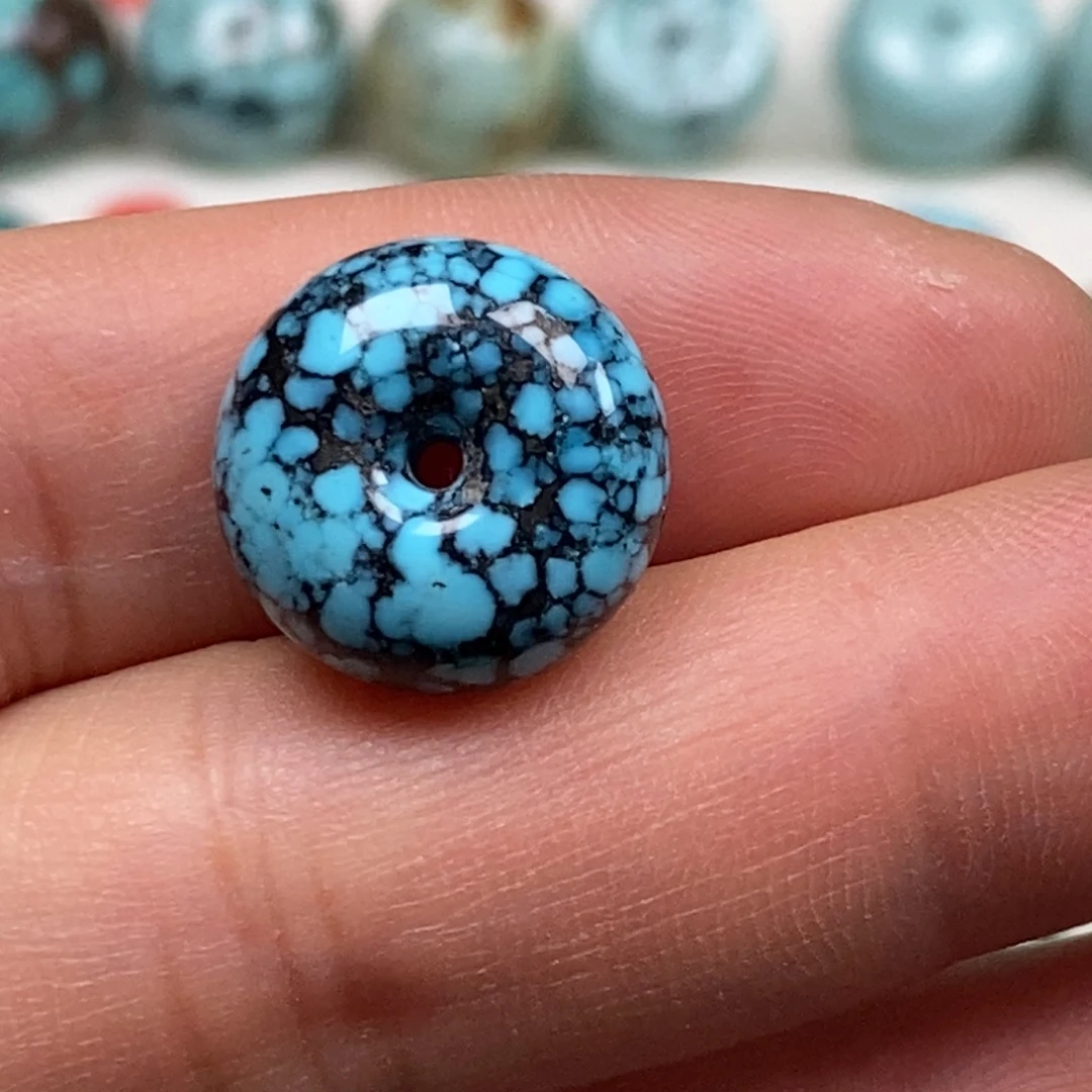 云***颜绿松石未镶嵌珠宝奇石