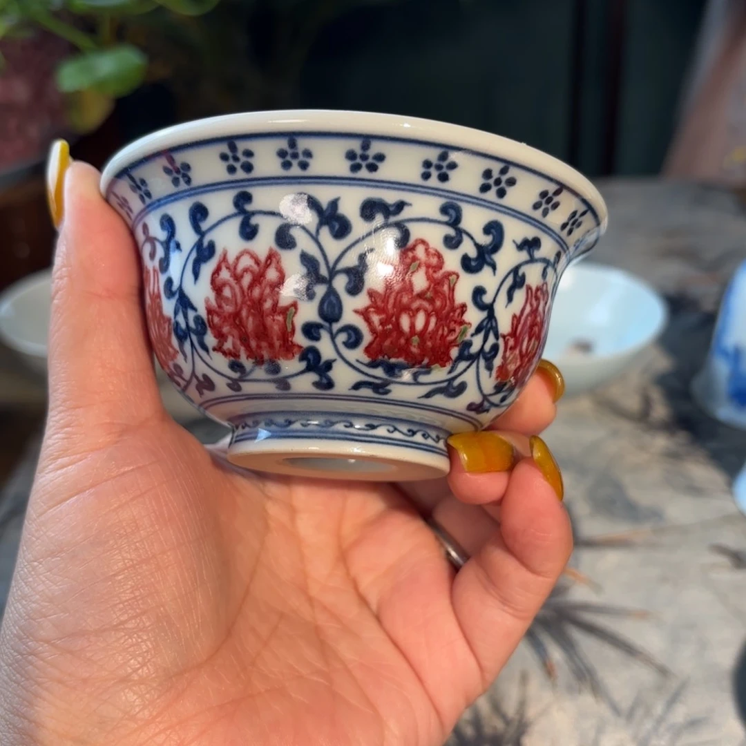 瓷青花釉里红缠枝莲大压手