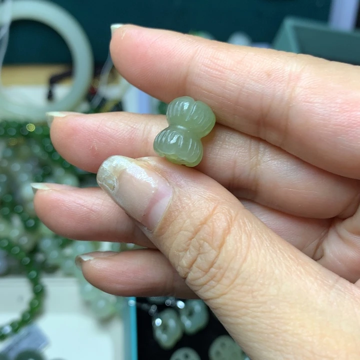 颈饰未镶嵌和田玉(糖玉)