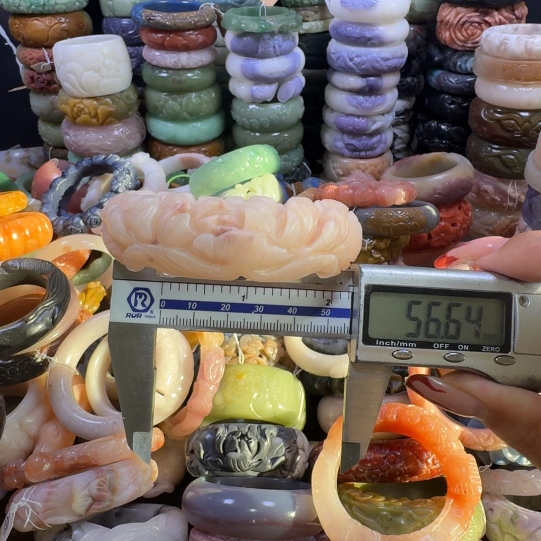 石英质玉（佘太翠）未镶嵌手镯37。不退换