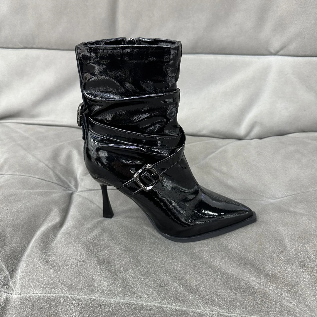 9996 尖头时尚女鞋百搭细跟筒靴时装靴高跟细跟女靴短靴性感黑色