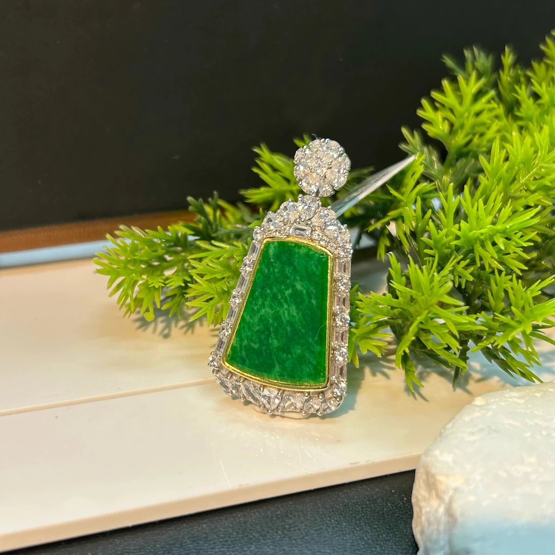 天然缅料A货翡翠s925银厚镶嵌梯形满绿无事牌时尚大气女神款吊坠