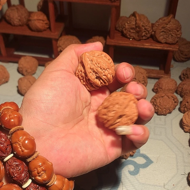 五***币把件文玩核桃三棱