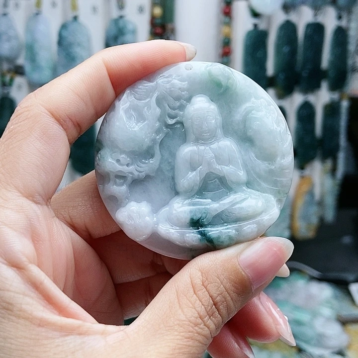 颈饰足铂镶嵌翡翠翡翠