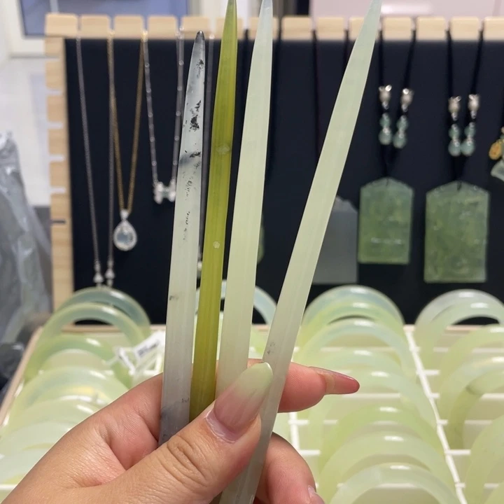 岫玉未镶嵌发饰簪子（随机款）