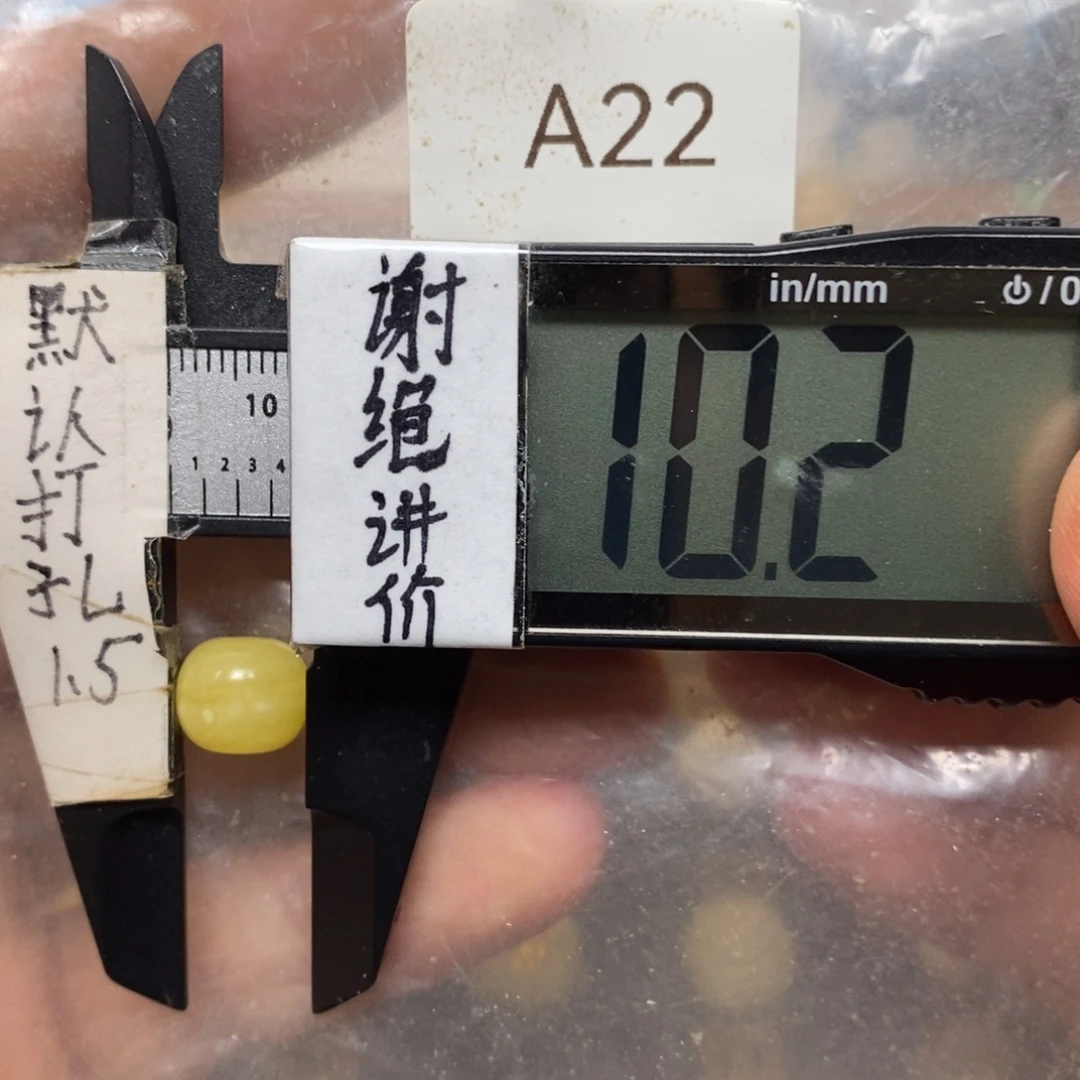 蜜蜡未镶嵌裸石满蜡妖花带虎皮纹