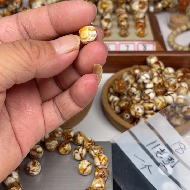 未镶嵌琥珀裸石18号