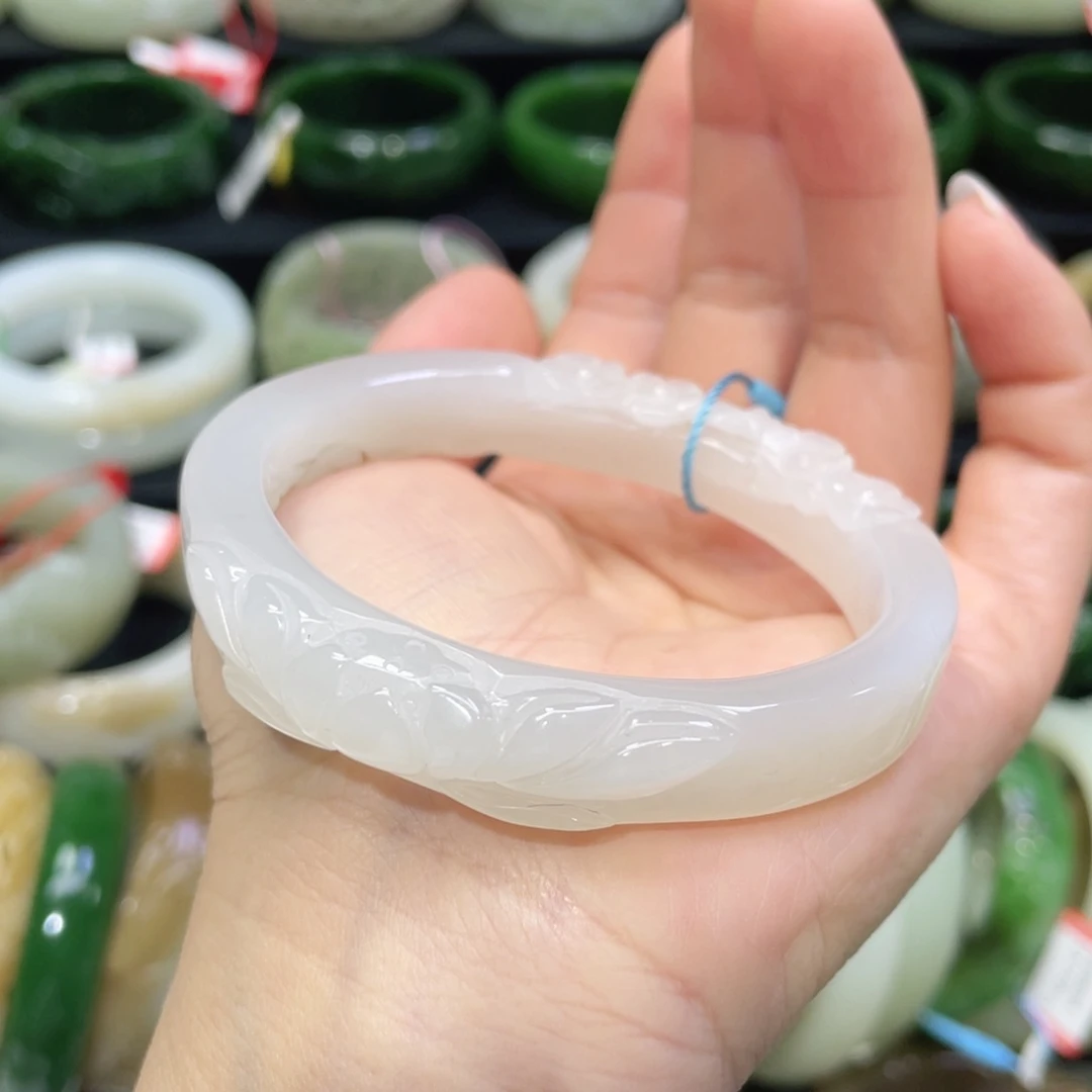 未镶嵌手镯（贵妃镯）和田玉80