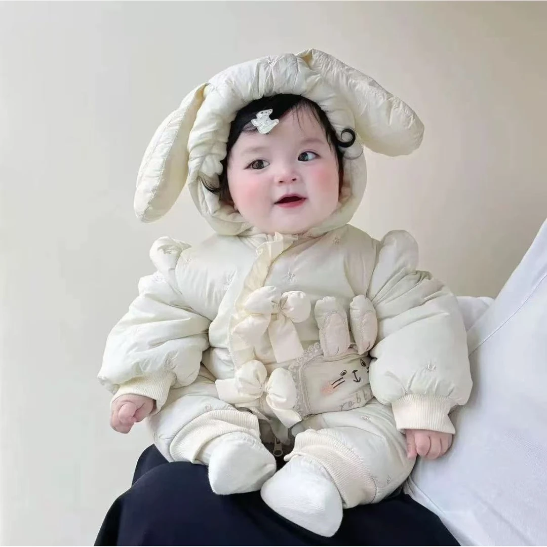 婴幼儿冬季加厚保暖防风连帽可爱外出服满月哈衣爬服