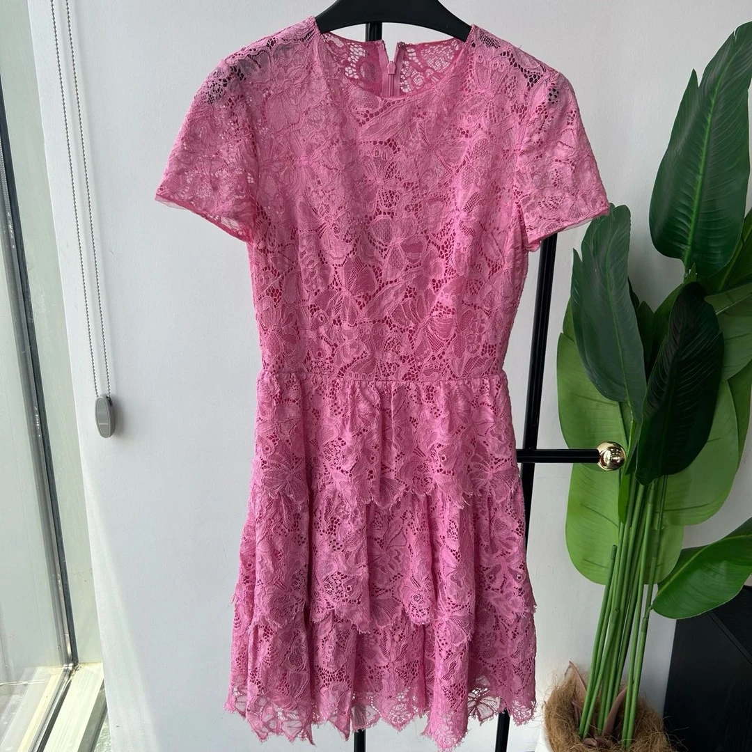 99新 Valentino/华伦天奴 华伦天奴粉色蕾丝连衣裙 38码