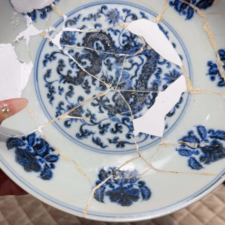陶摆件青花团花龙纹图案修复盘子