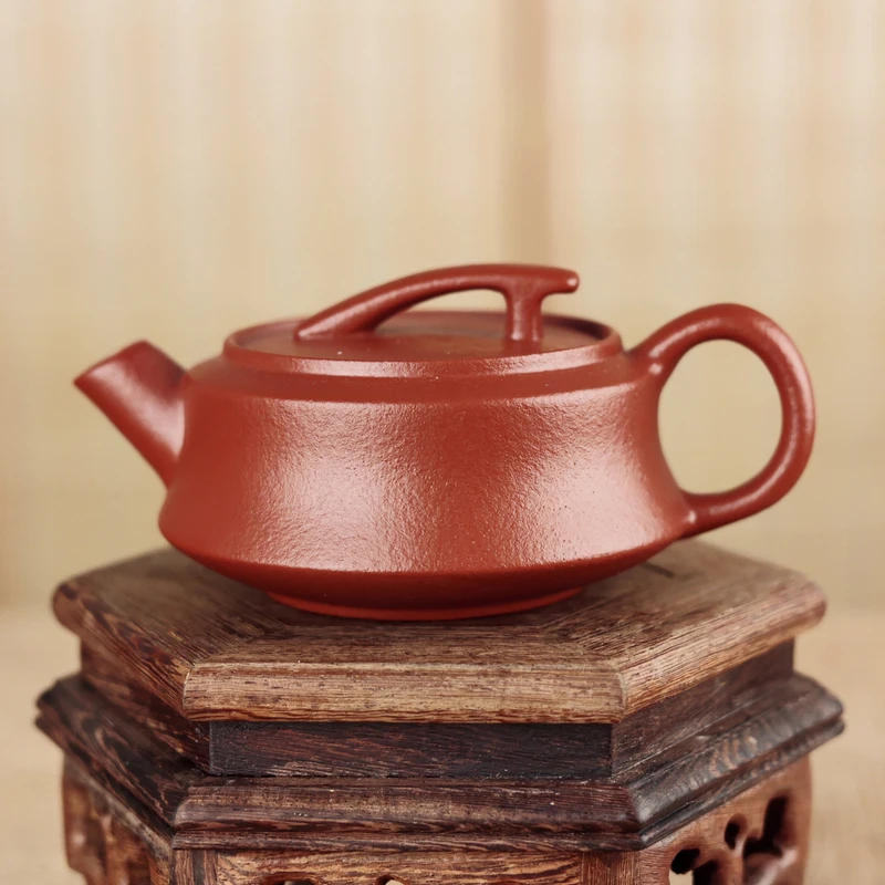 名师朱泥一帆风顺炮嘴汉瓦壶（卢美凯）