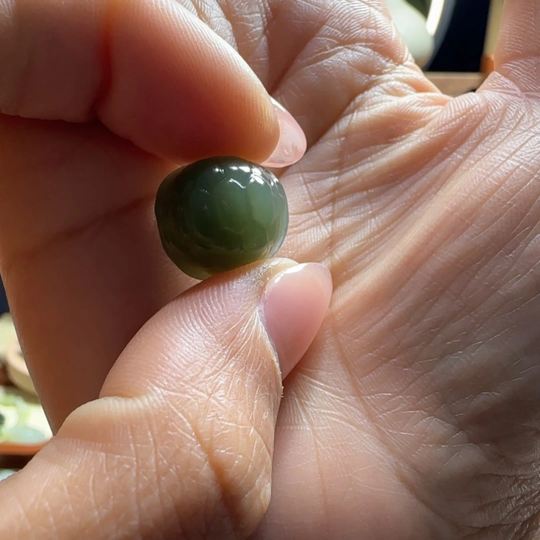 和田玉手绳未镶嵌微****?