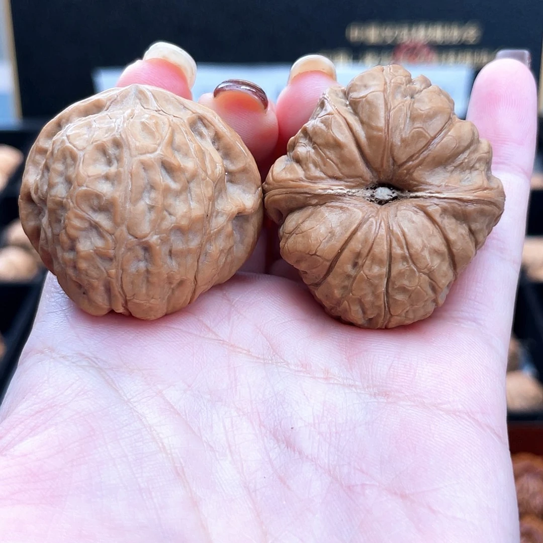 把件文玩核桃38超精近圆大深凹➕近正肩38s2