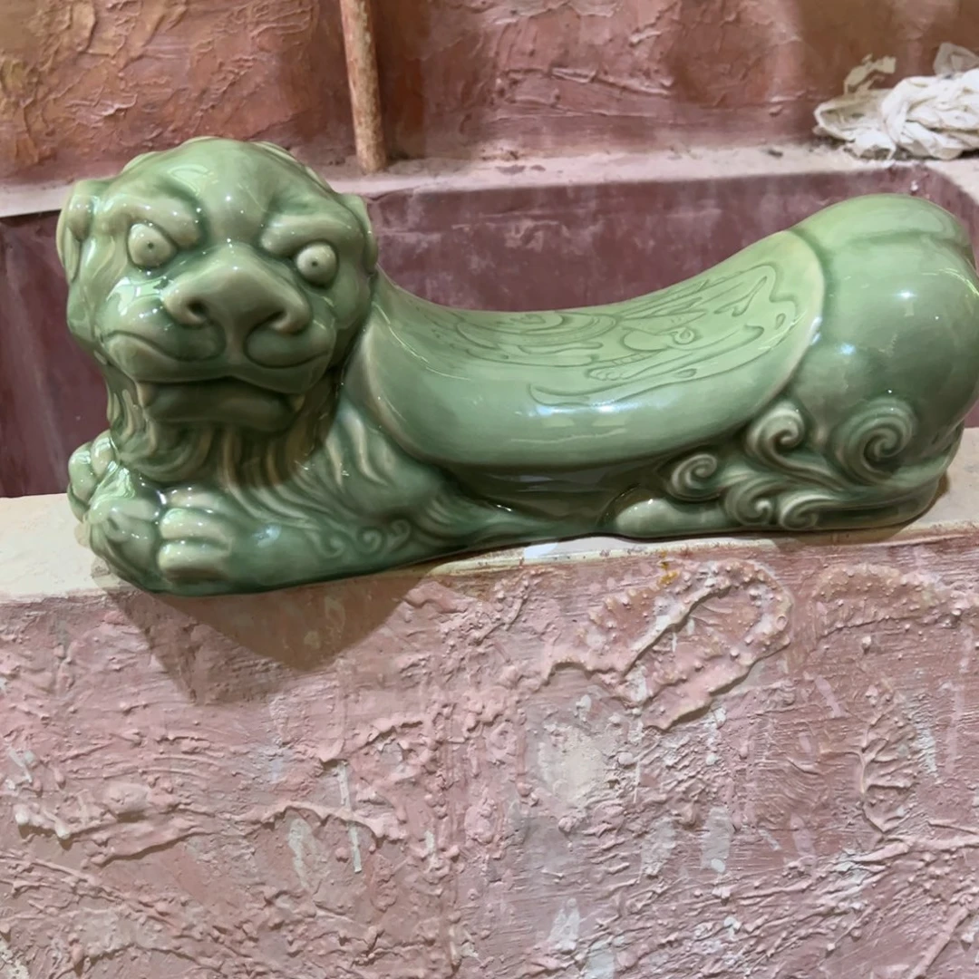 耀州窑青瓷狮狮如意枕头