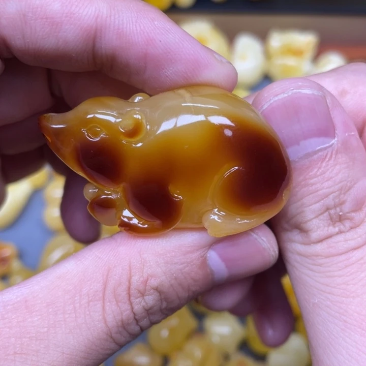 蜜蜡未镶嵌珠宝奇石
