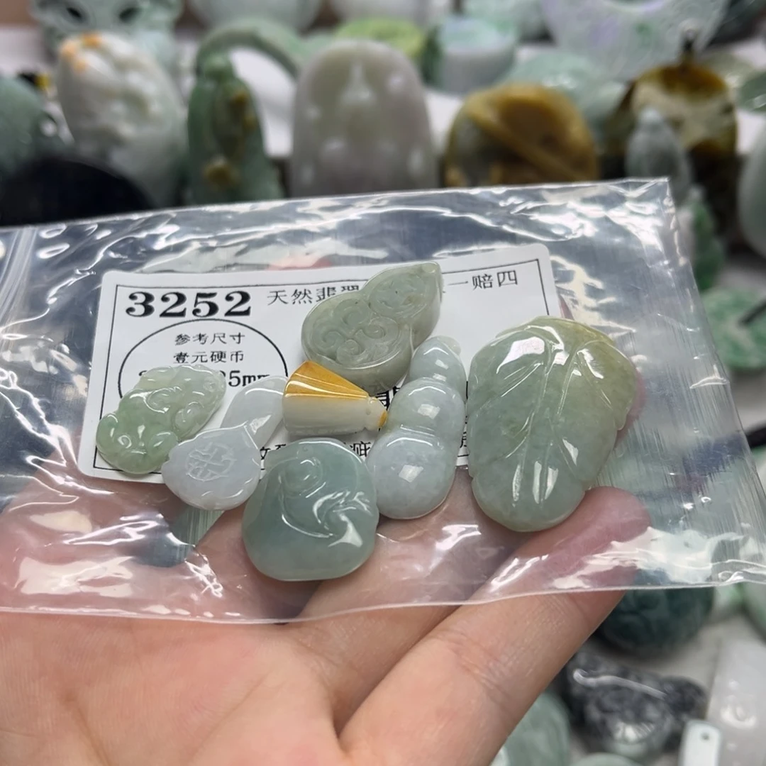 翡翠未镶嵌吊坠(不含链)3252