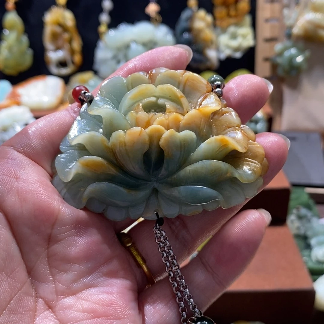 蛇纹石玉颈饰未镶嵌