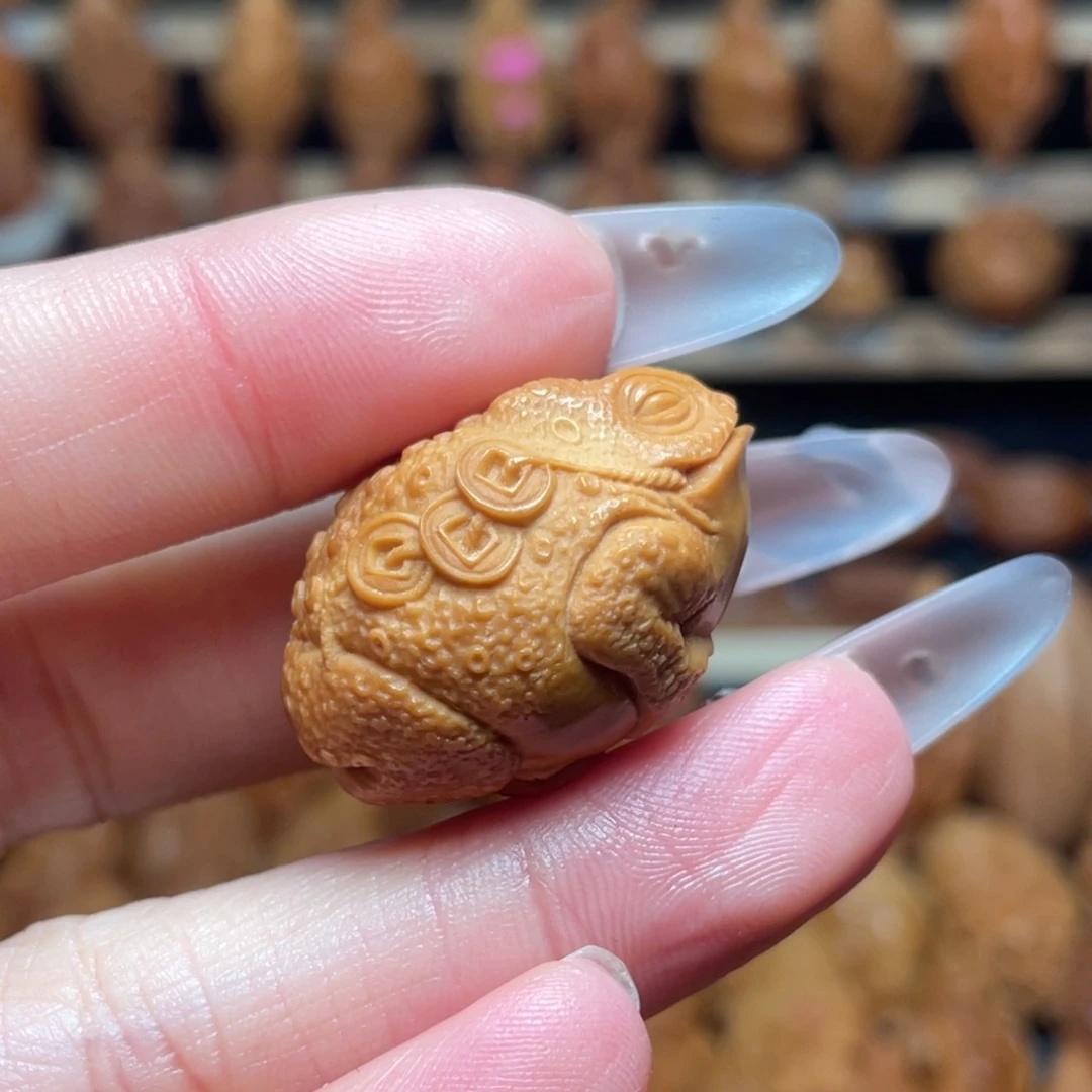 把件橄榄核呱呱来财