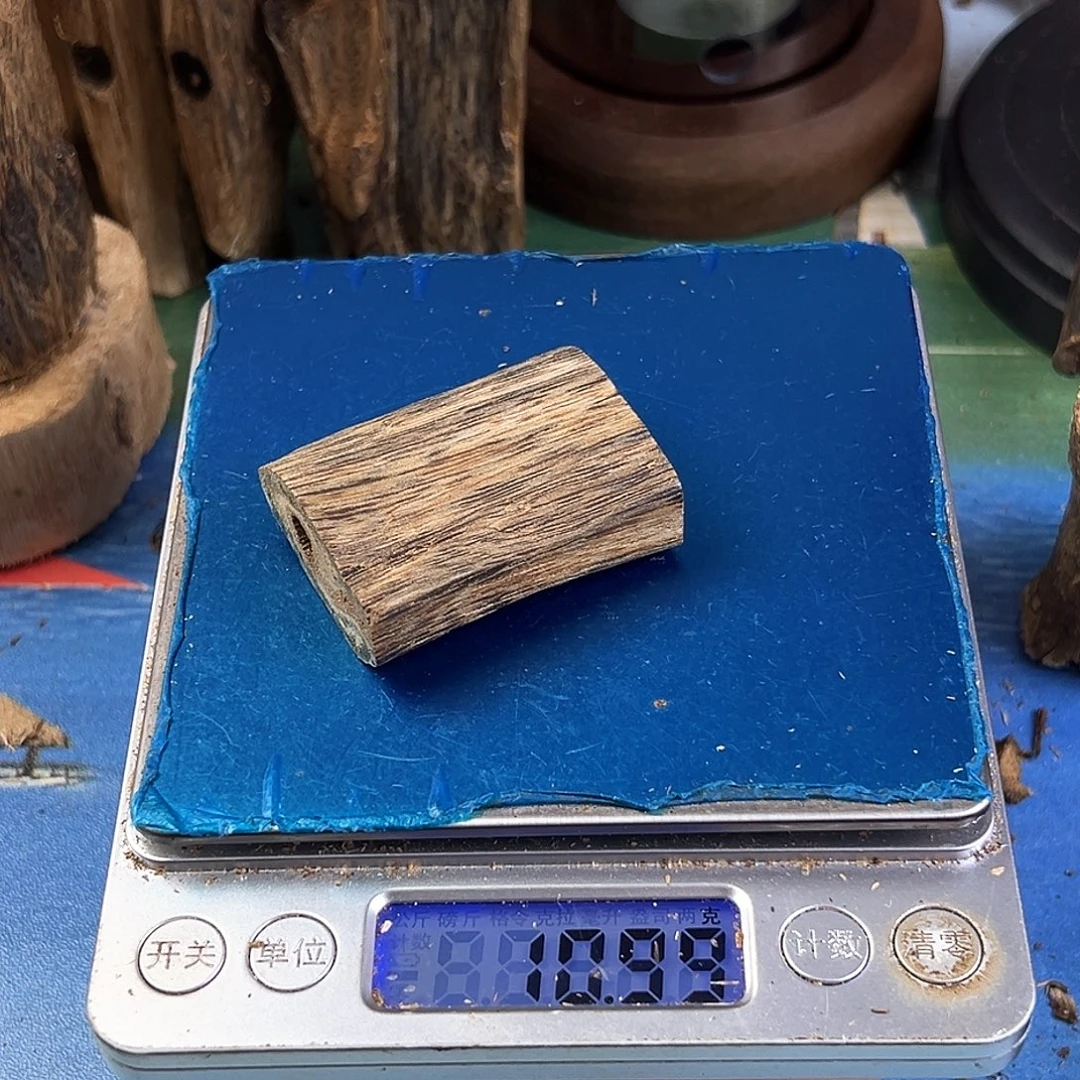 春***冬香料绿奇楠虫漏无事牌10克