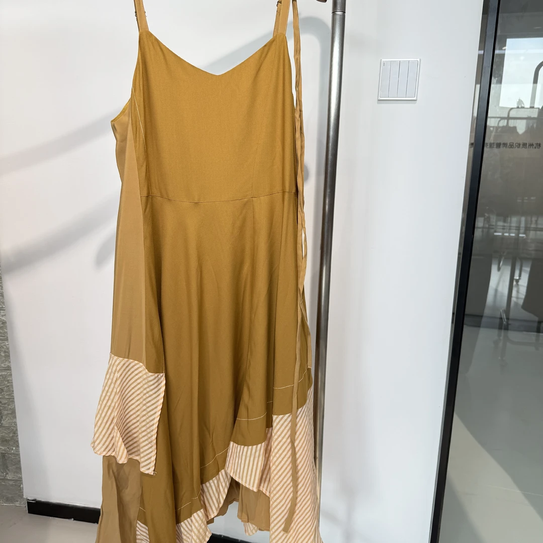 【小春专属】自然生活Thezrsh秋季新款时尚百搭吊带连衣裙