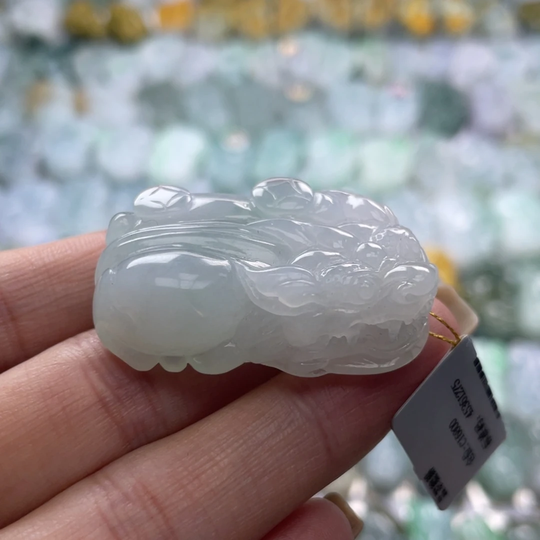 翡翠未镶嵌颈饰貔貅