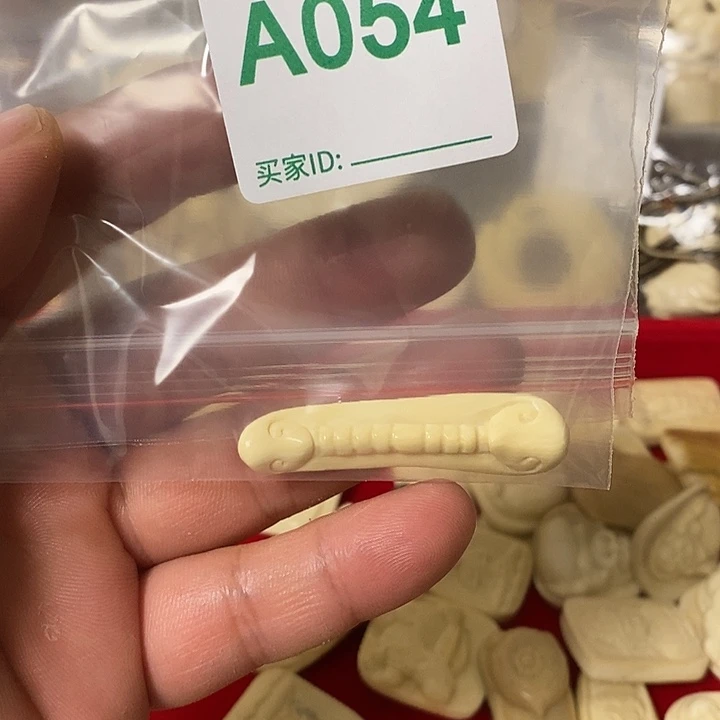 光**落天然猛犸牙雕刻品