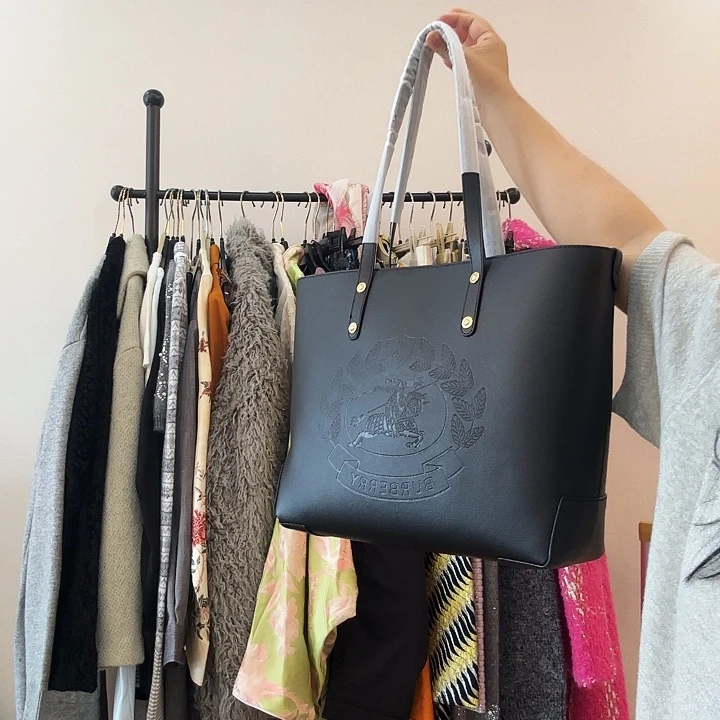 个哥哥别别扭扭男男女女