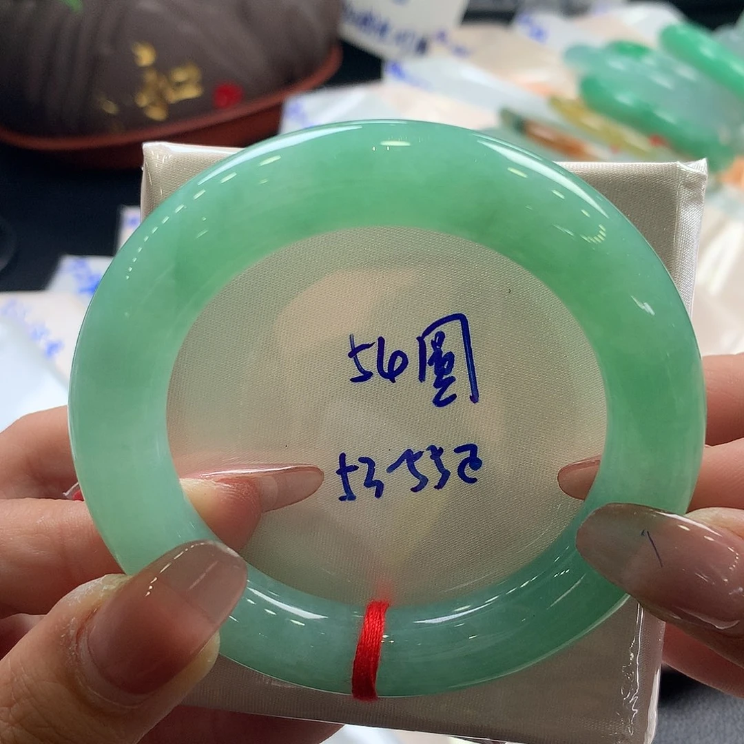 翡翠手镯未镶嵌54圆
