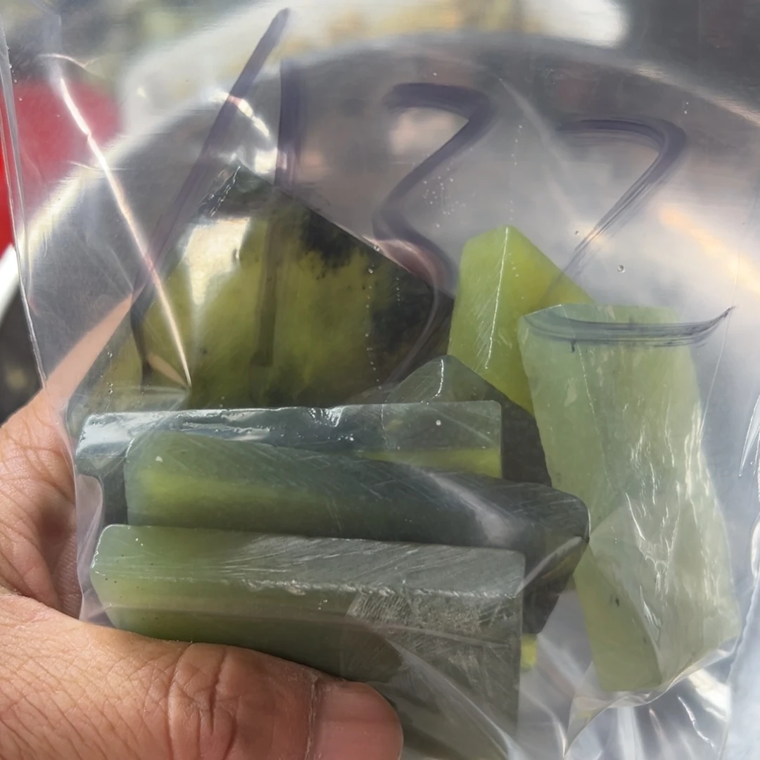 老***龙蛇纹石玉未镶嵌鱼缸石 盆景石