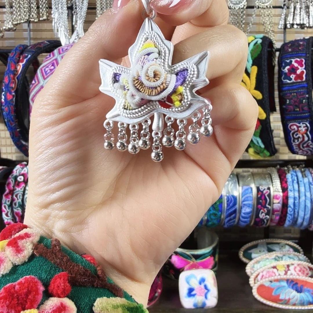 传承非遗刺绣饰品枫叶款