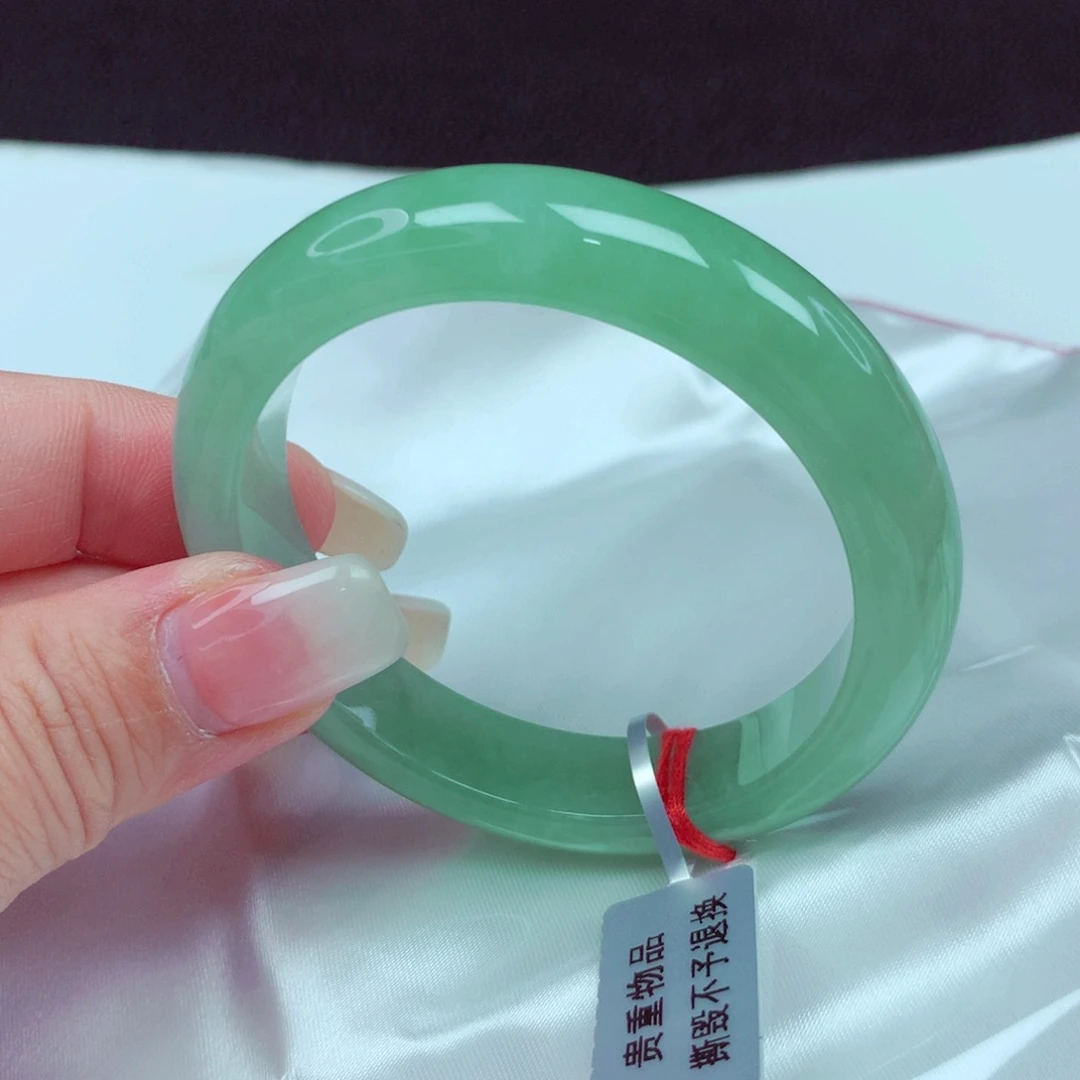 未镶嵌手镯翡翠手镯