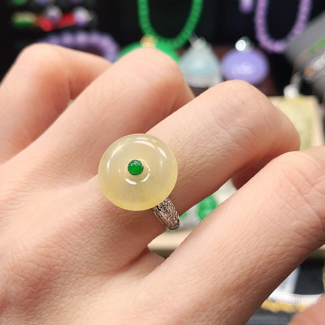 翡翠18K金镶嵌戒指