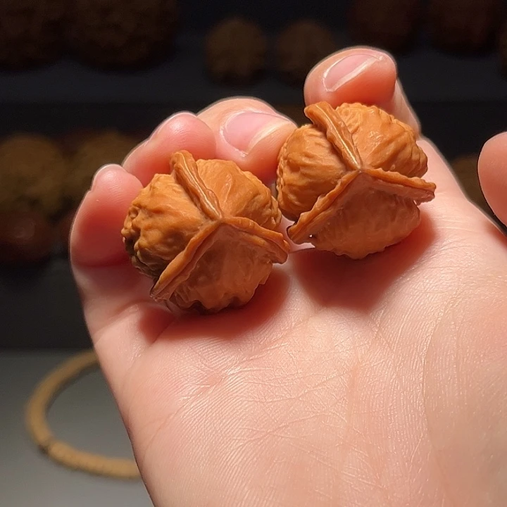 把件文玩核桃三棱464