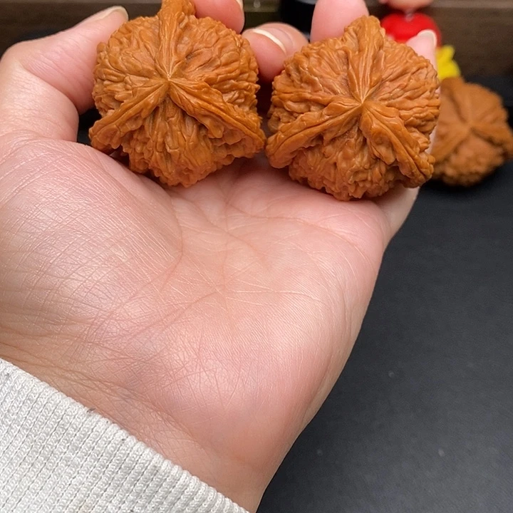 十***亿文玩核桃把件白奔