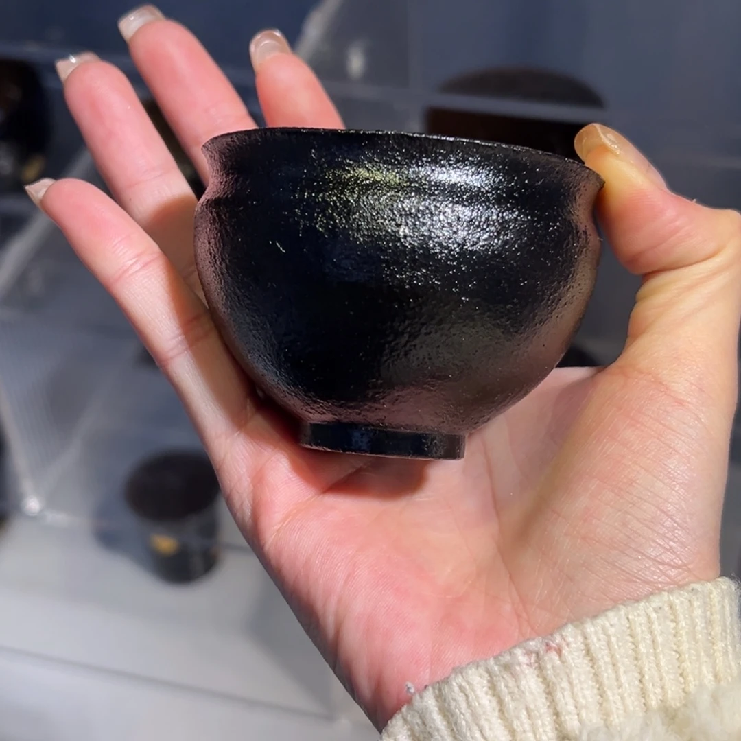 瓷片陶瓷。     陶瓷。