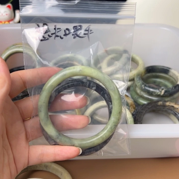 蛇纹石玉手镯未镶嵌想***?