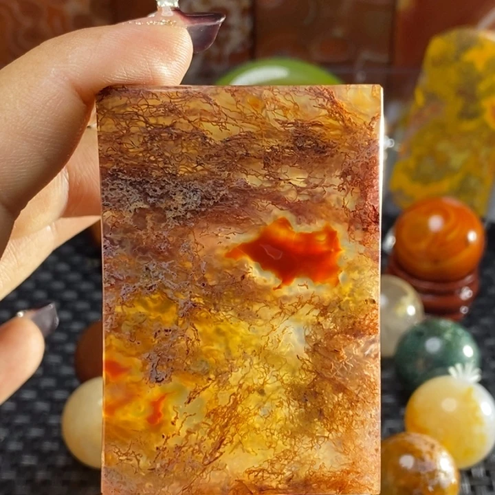 辣***美玛瑙/玉髓未镶嵌颈饰