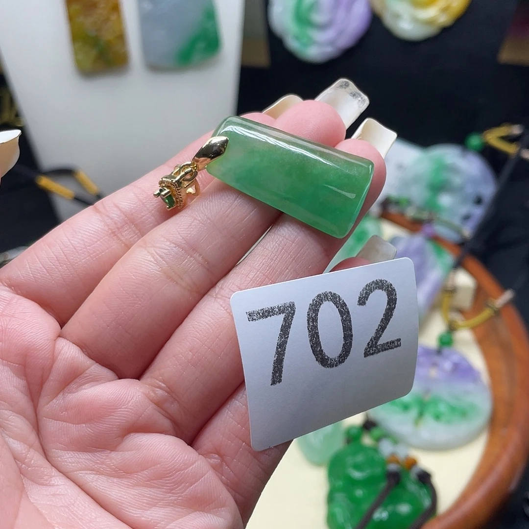 翡翠未镶嵌吊坠(赠链)