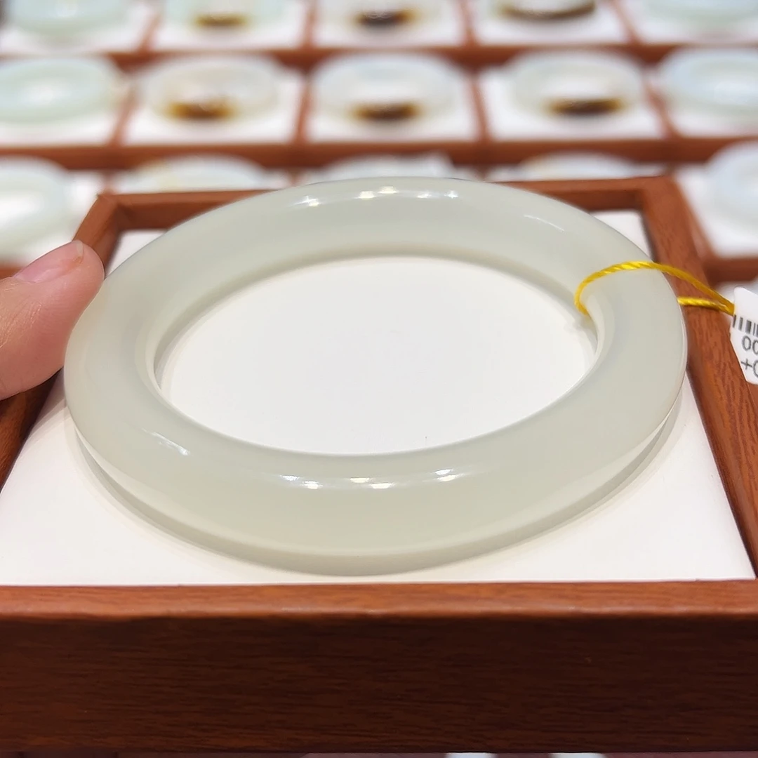 和田玉未镶嵌手镯冰荔枝6061