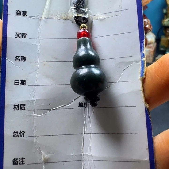 快***女和田玉未镶嵌颈饰