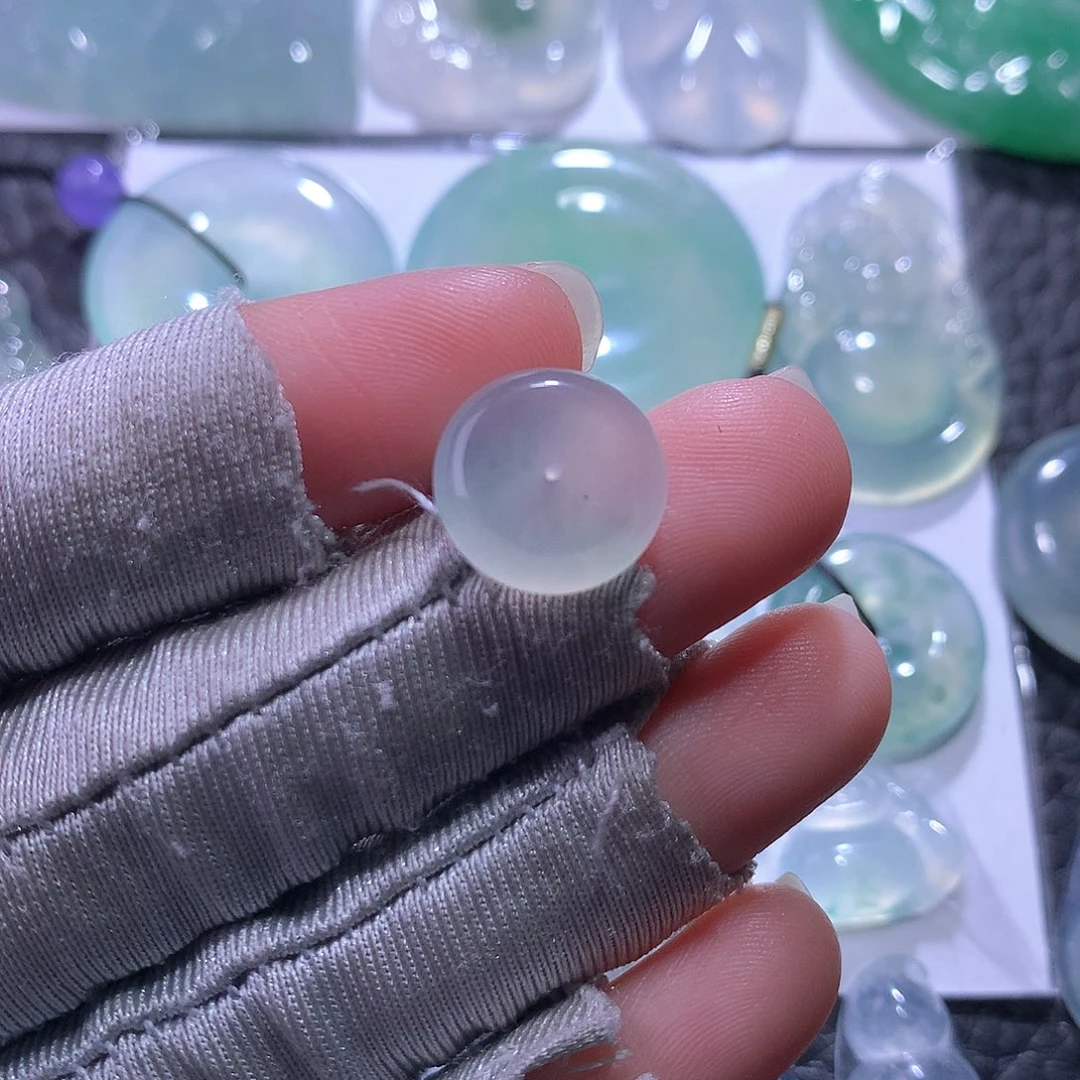 翡翠未镶嵌颈饰扣