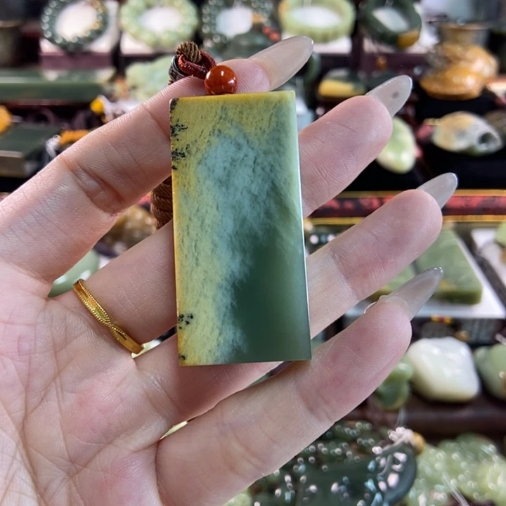 颈饰未镶嵌岫岩河磨玉（透闪石质玉）用****2