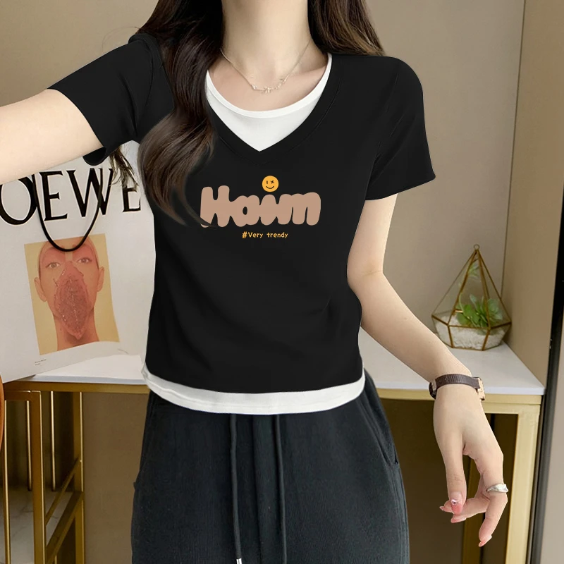 大码胖mm设计感撞色假两件V领短袖T恤女士夏季纯欲风辣妹印花上衣