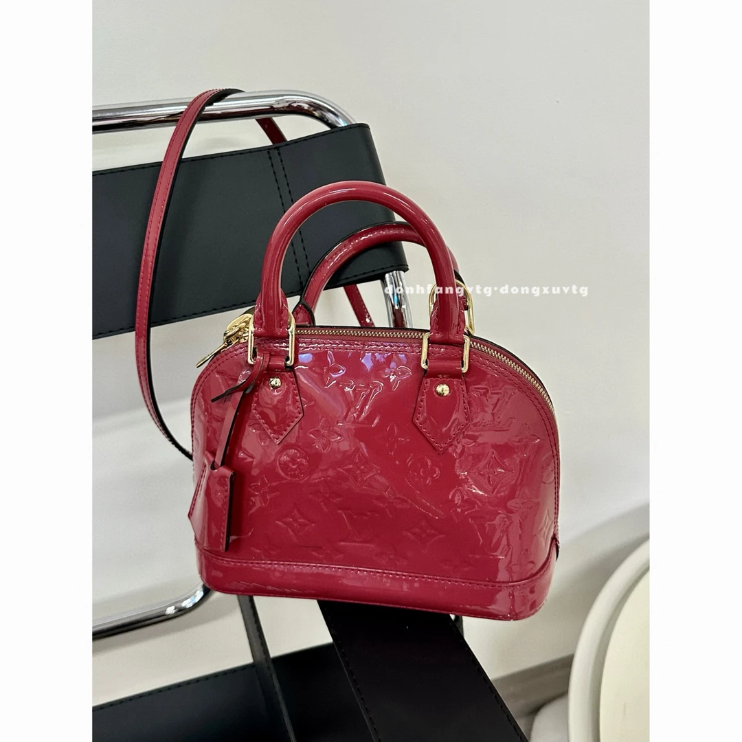 95新 LouisVuitton/路易威登 lv 酒红色漆皮贝壳bb斜挎包K