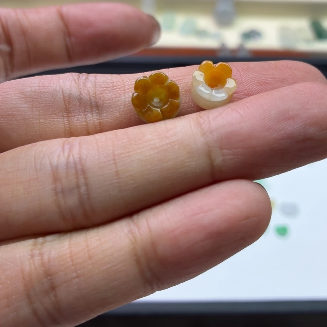 人***！翡翠未镶嵌颈饰柿子